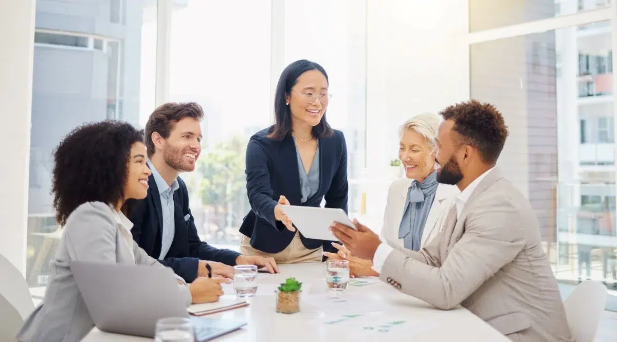 Woman handing off guide on 3 steps to an effective managed mobility strategy to her team