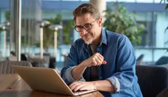 Man watching a webinar about TEM